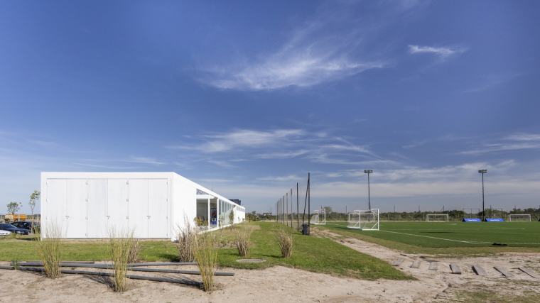 阿根廷阿尔瓦雷斯俱乐部,阿根廷足球俱乐部