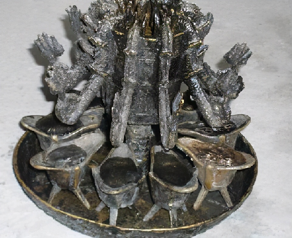 宴会上，国宝九龙杯失窃，周恩来只用一招，让外宾主动上交