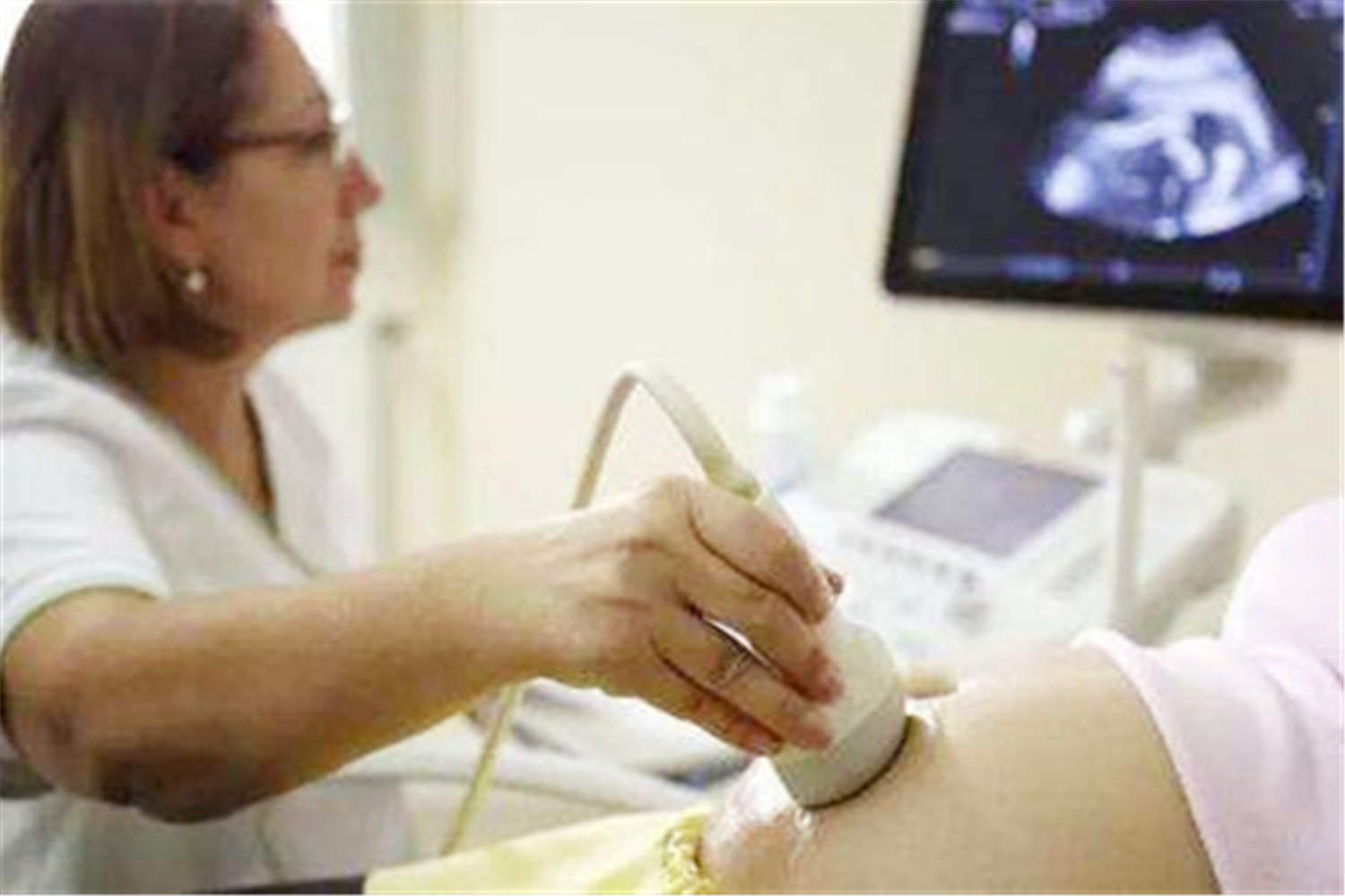 怀孕4个月唐筛还要b超吗,怀孕4个月做唐筛说有临界高风险