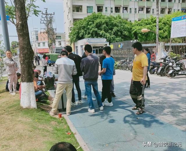 招工怪象:国内工厂没人去,日资工厂排队等,90后:待遇差别大