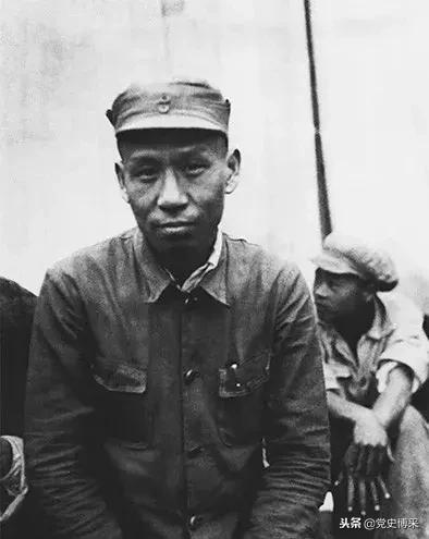 *少奇刘**在人民*队军**两次历史大发展机遇中做出怎样特殊贡献