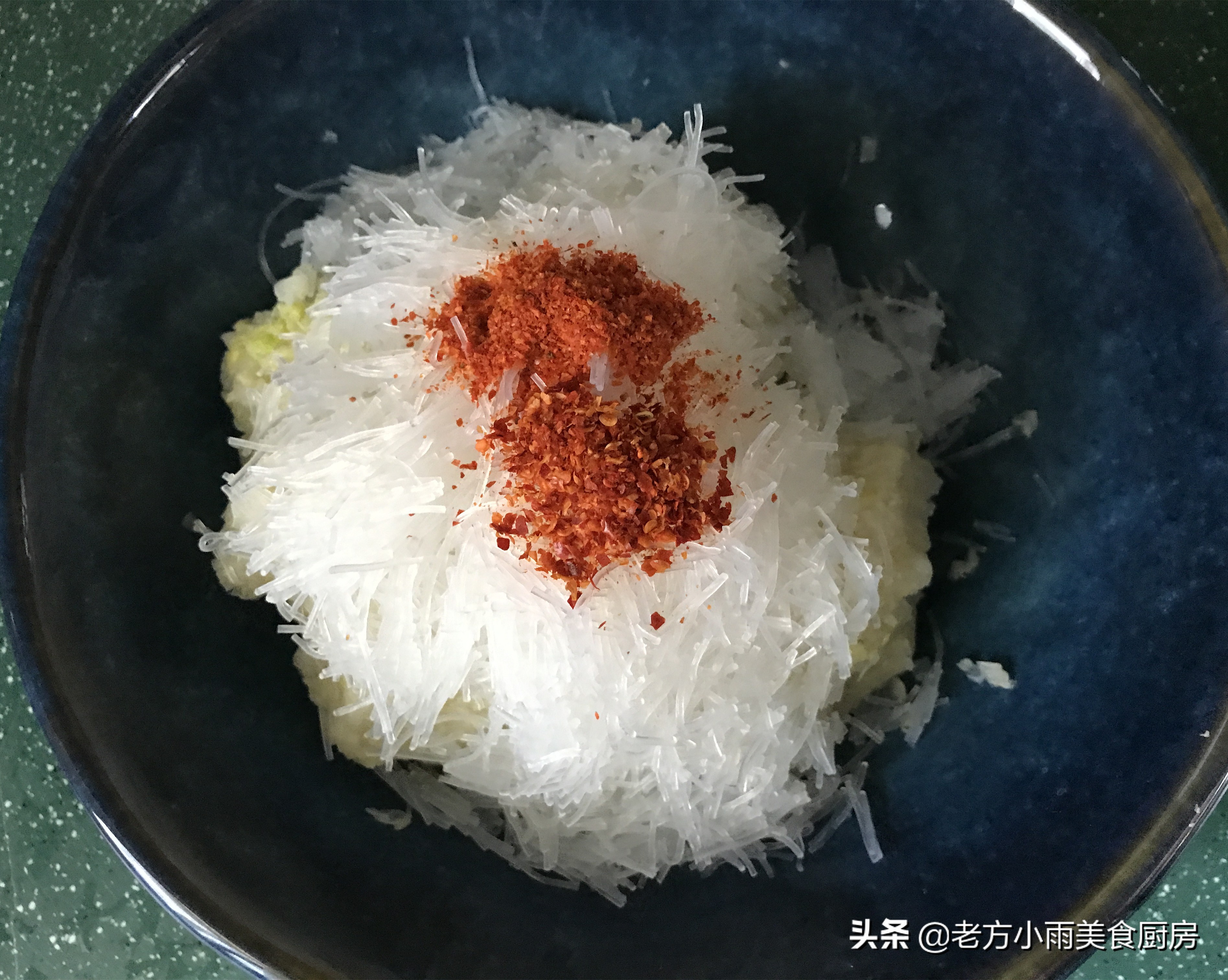 胡萝卜肉鸡蛋粉丝包子馅做法大全,芹菜猪肉粉丝包子馅怎么调最好吃