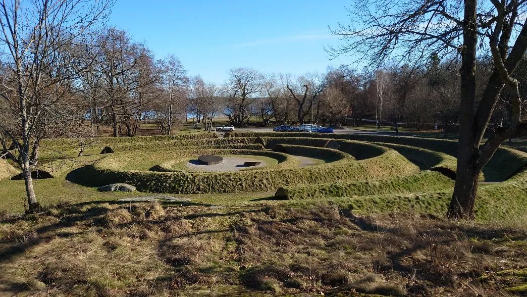 地铁站里的时空旅行:从柏拉图立体到引力波涟漪