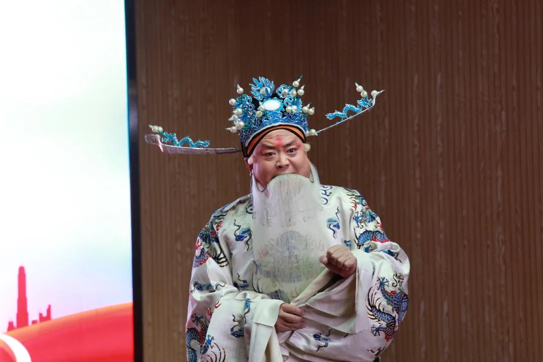 情满重阳孝亲敬老,重阳秋色暖敬老情意浓