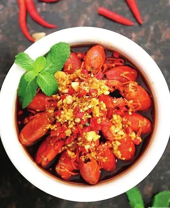 小龙虾虾尾的家常做法,蒜蓉小龙虾的正宗做法