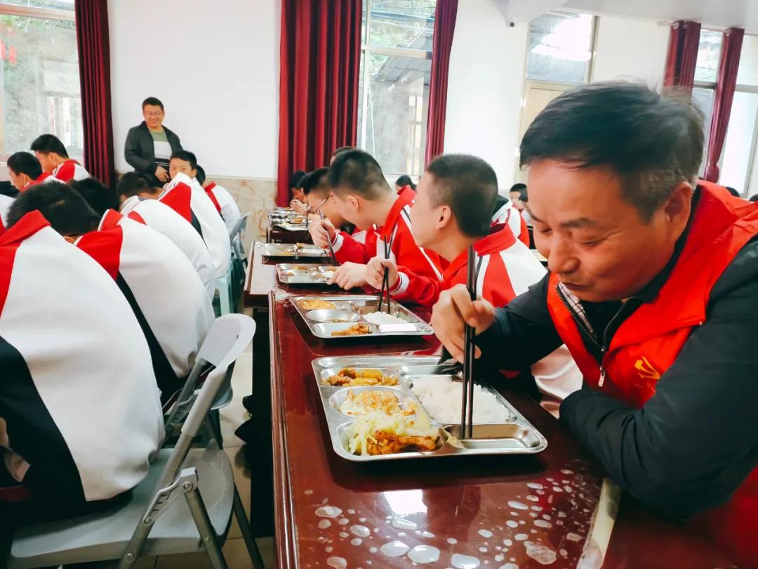 一粥一饭，当思来之不易——连江兴海学校“文明用餐，光盘行动”