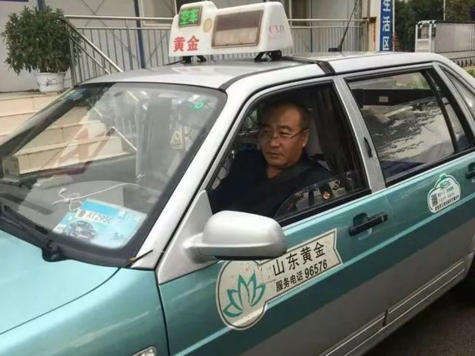 “我刚吃了32片*眠药安**，还要去买”女乘客一句话，司机急了！