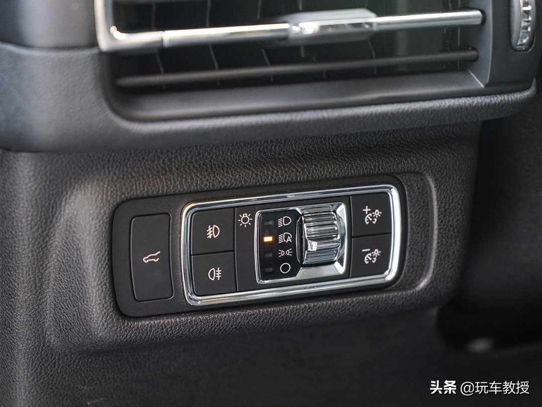 15万合资suv首选想要高颜值就选它,30万买中型suv选这三款不会错