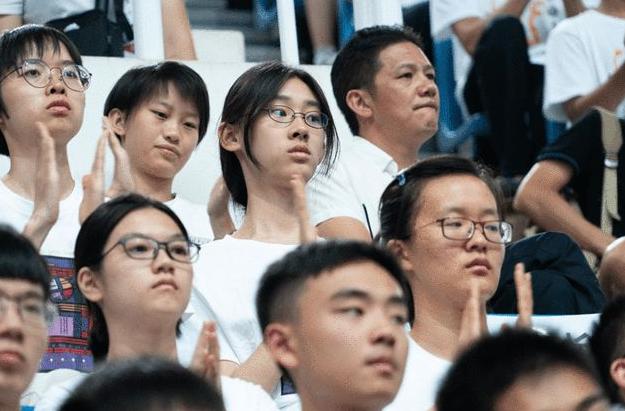 学习的时候被冷嘲热讽,努力学习时被别人嘲笑怎么办