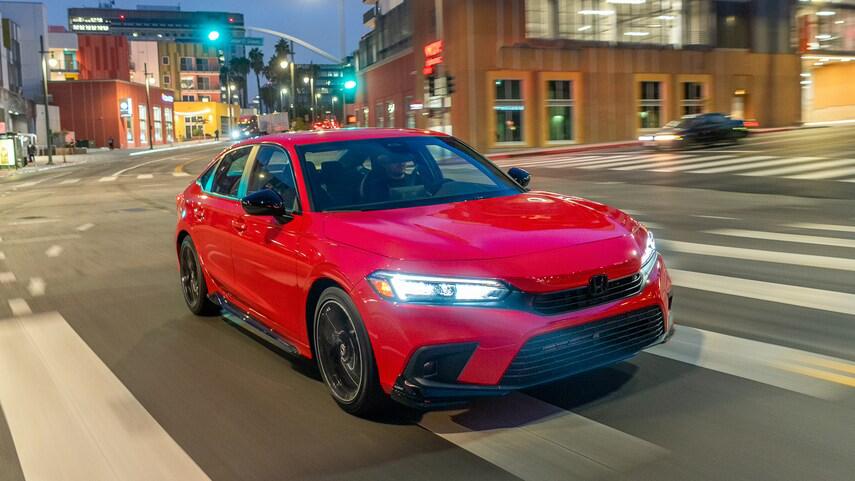 思域对比雅阁哪个更值得买,新款思域对比雅阁