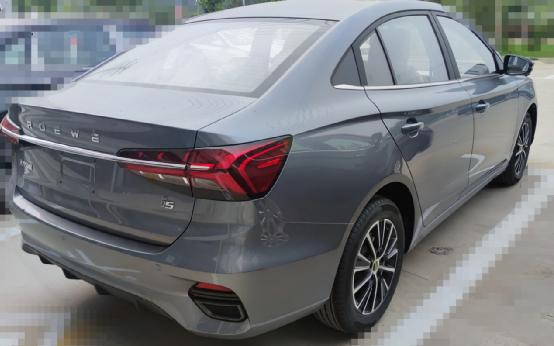 荣威i5真实油耗多少钱一公里,荣威i5表显油耗准不准