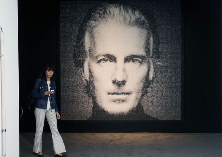 老佛爷退休、纪梵希去世、麦昆自杀……回顾20年来时装圈13件大事