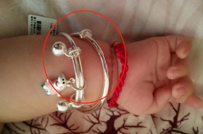 1岁宝宝银镯,1岁宝宝银手镯寓意