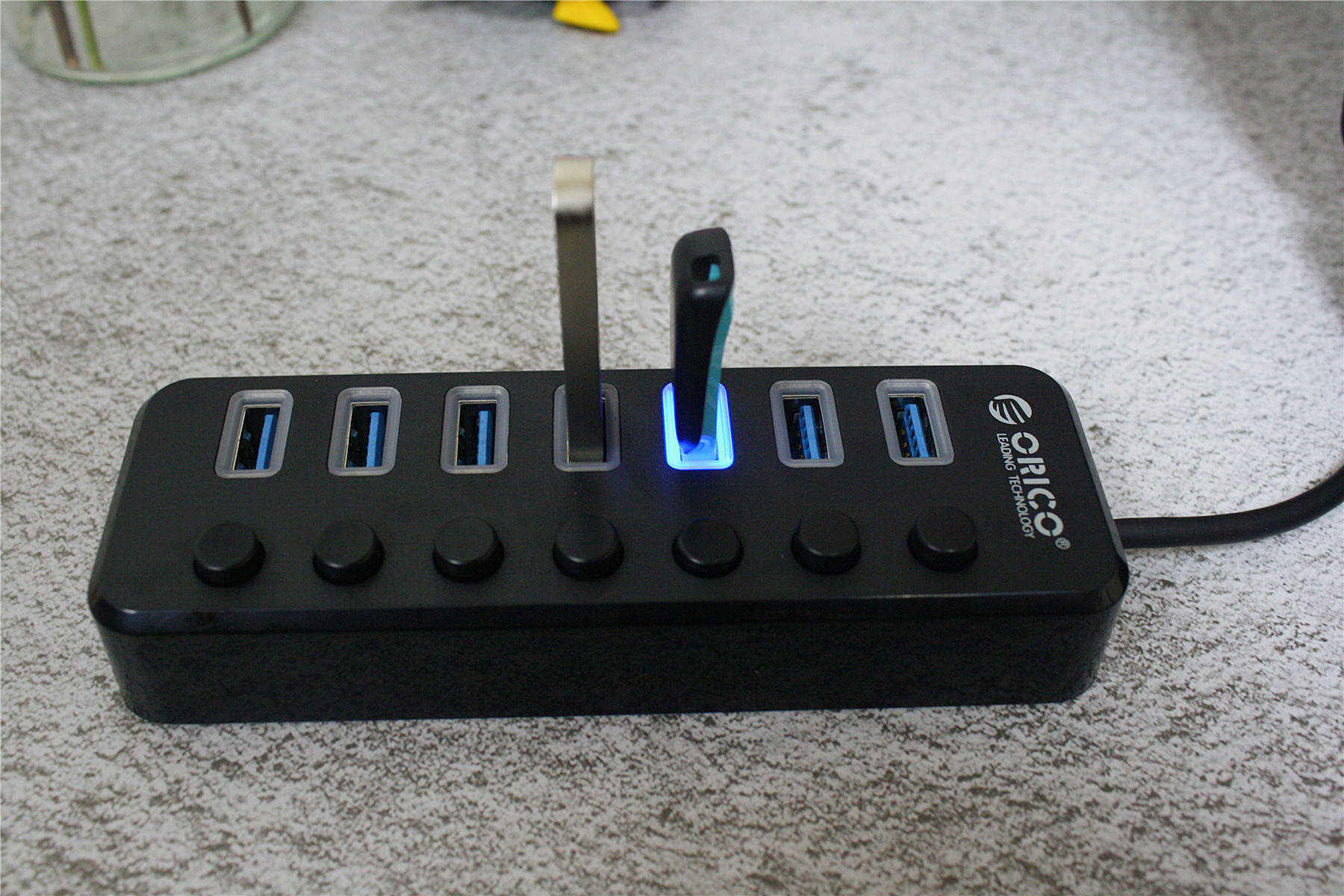 烧了2个HUB和1个光驱后我选择了分控集线器