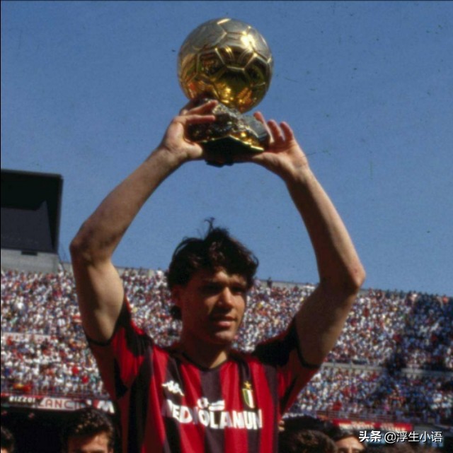 足球史上最全能支点中锋!他可以在中锋、前腰和边锋之间无缝衔接!