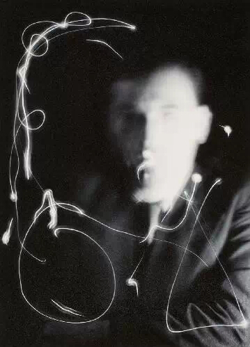 摄影大师曼雷作品,曼雷摄影作品解析