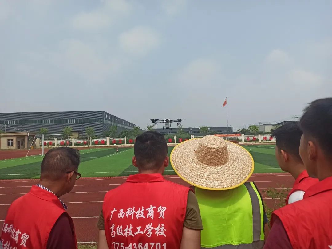 广西无人机培训中专班,广西科技商贸高级技工学校无人机