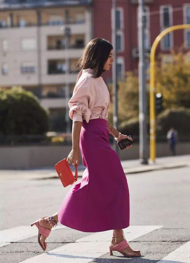 穿腻了黑白穿搭,穿腻了黑白灰