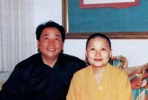 李娜从一代歌后到削发为尼,李娜从一代歌后去哪了