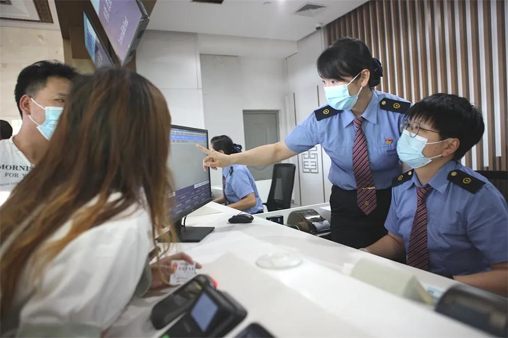 新时代铁路榜样王久军,火车头奖章获得者李聪