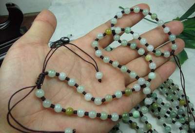 摆地摊的不一定就是地摊货,地摊不是想摆就能摆摊