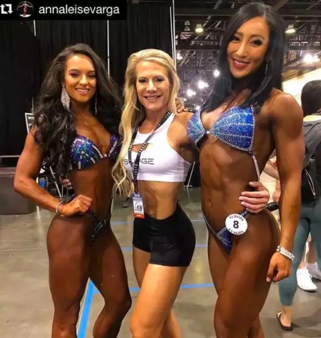 她的性感，我不敢看