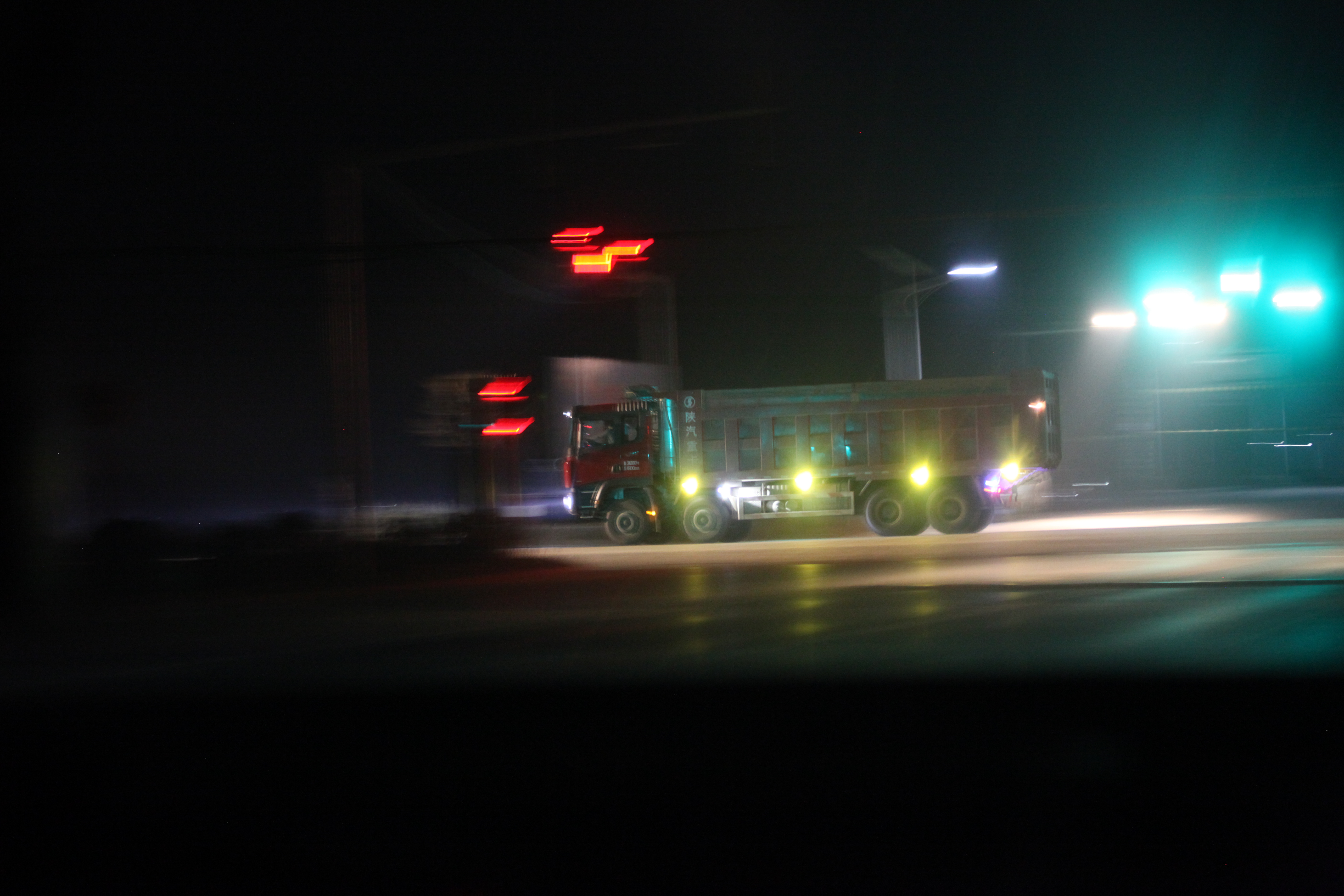 「长安札记」渭河临潼段正成为盗砂者的“掘金天堂”