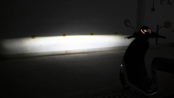 大灯炫酷有型,九号e100大灯效果