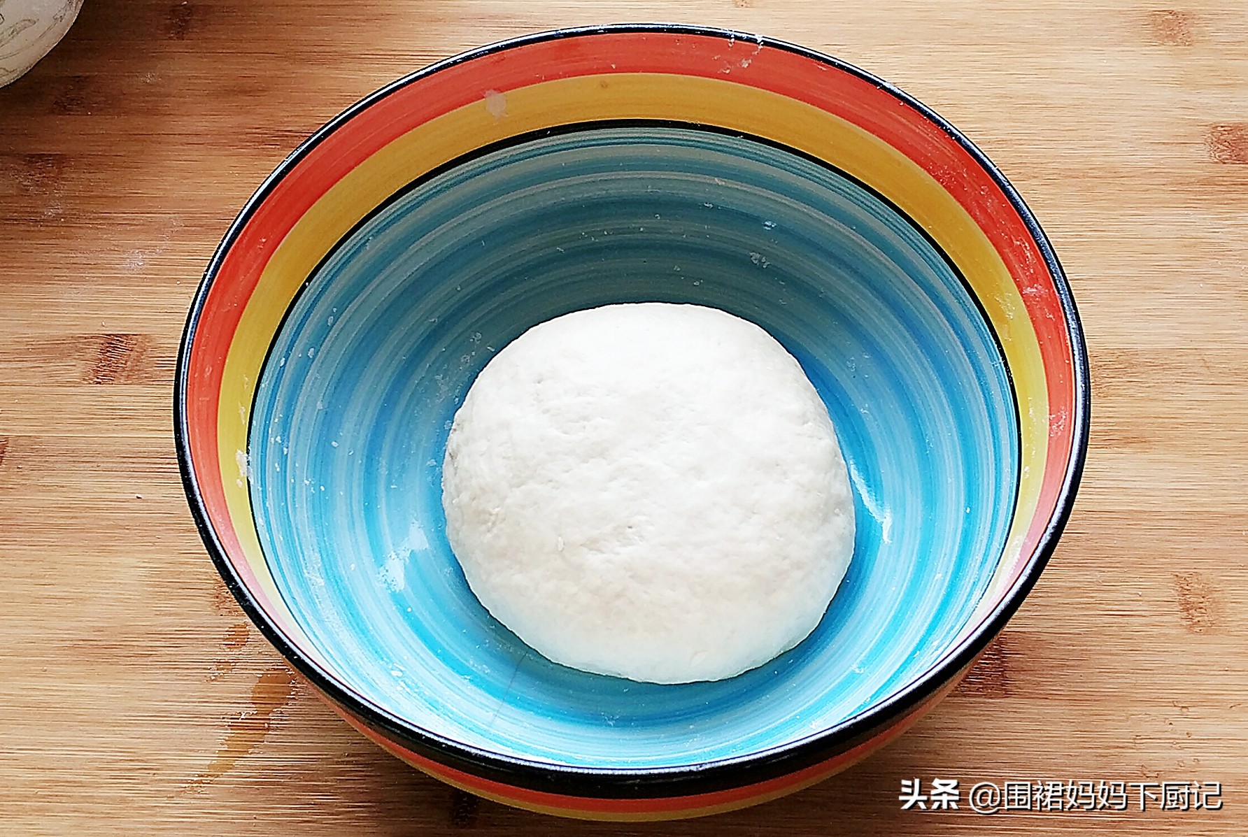 焦香美味的水煎包就做好了,焦香可口的水煎包