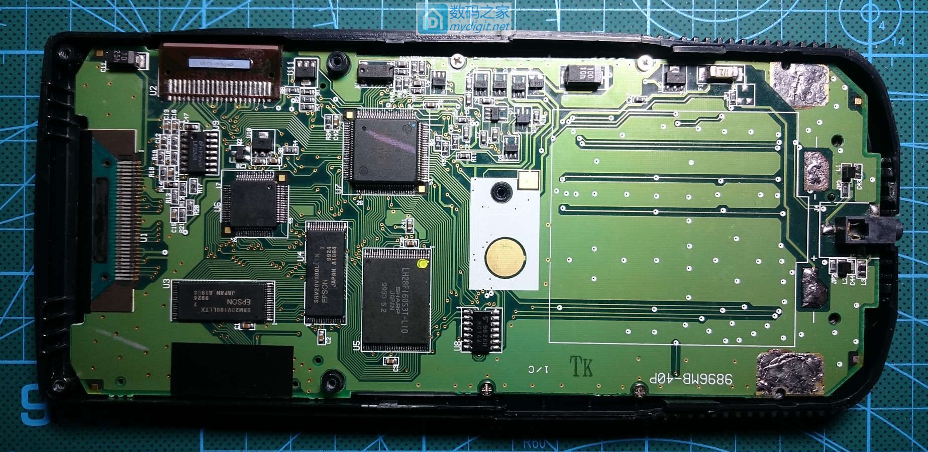 技术大佬秀操作！德州仪器TI-89图形计算器拆机维修及CPU超频