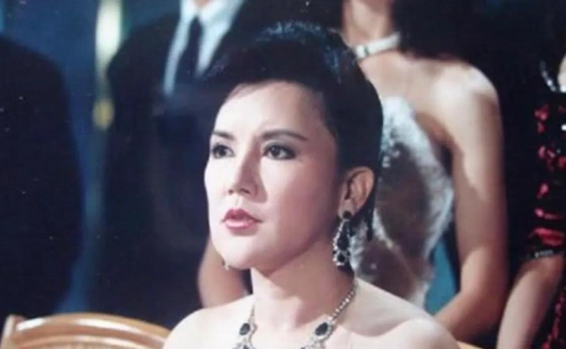 明星整容和不整容老去有什么区别,自然老去和整容明星的对比