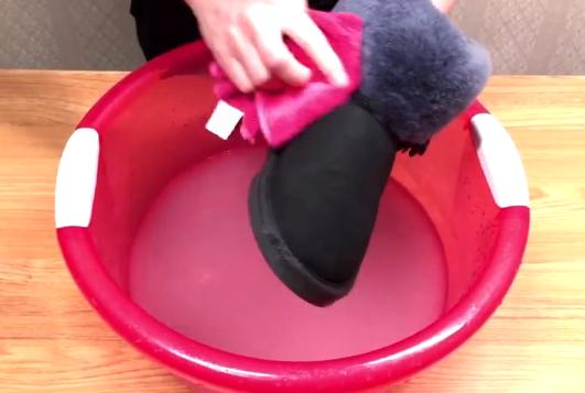 拖鞋穿了不臭,拖鞋穿久了不脏但黑了咋办