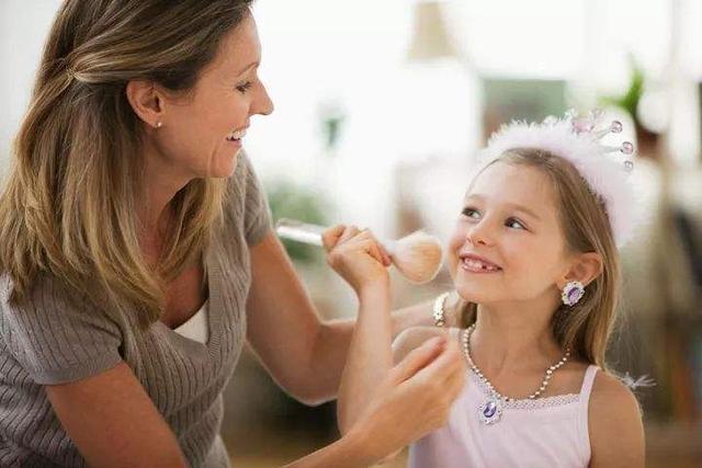 戚薇给宝宝冲奶粉的水是什么牌子,戚薇给女儿冲奶粉多少钱