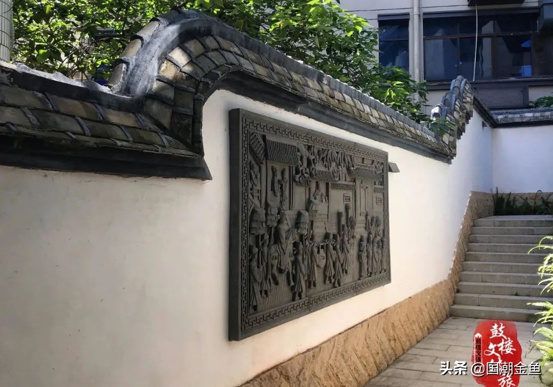 昨日,国潮金鱼在于山状元峰为中高考学子打call!