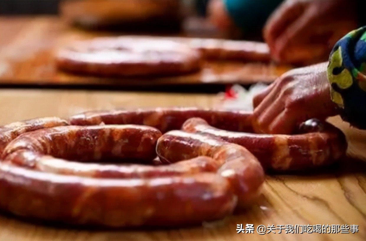 灌好的腊肠还用洗吗,灌腊肠的猪肉洗了有水分要吹干吗