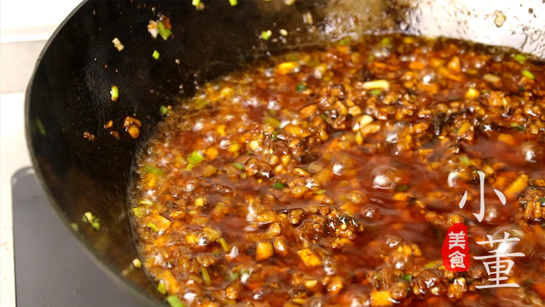 小董制作香菇酱,香菇酱不要辣椒