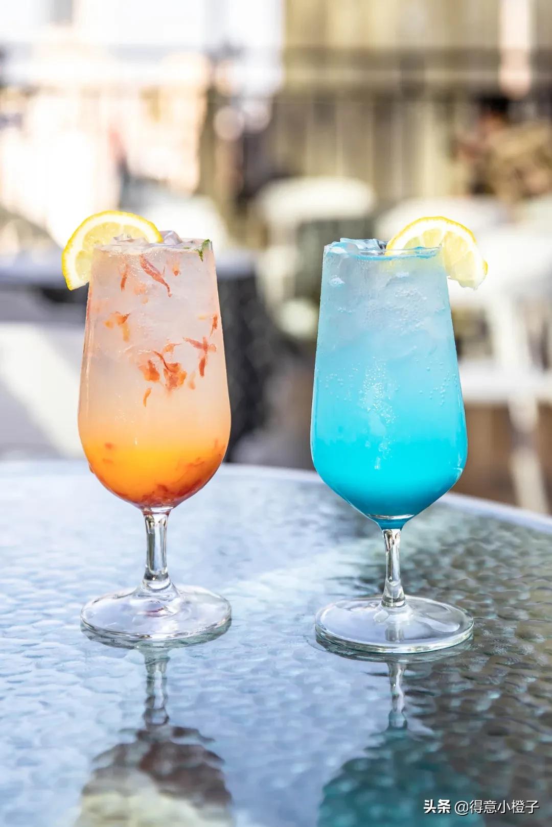 楼顶喝酒看日出,楼顶喝酒夜景视频实拍