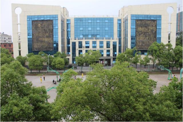 江西这4所师范大学，报考只需二本分数，专业实力强，而且好就业