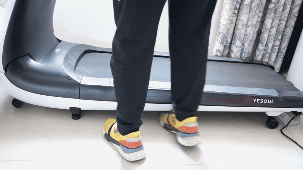 不用花钱在家也能健身跑步机,摩托艇跑步机