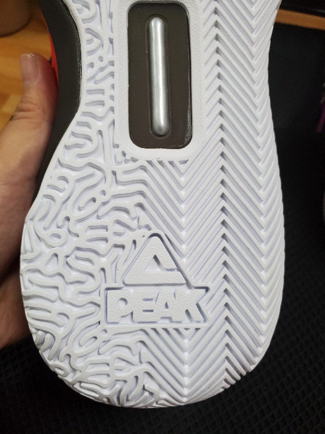 路威上脚篮球鞋2022,路威篮球鞋闪现2019