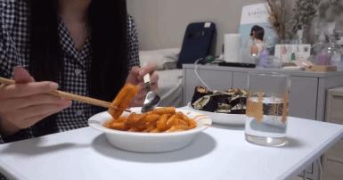 29岁女孩独居图片,29岁独居女孩的视频