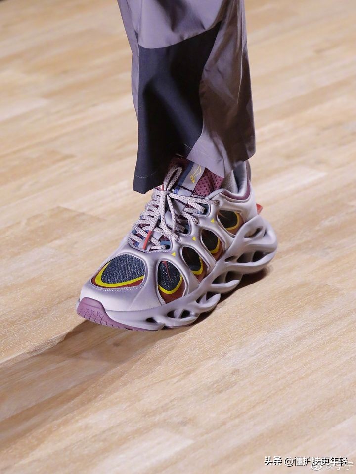 比较有名的国产服装品牌,国产女士服装品牌排行榜