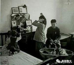 你婆婆再活三辈子也赶不上我！虽处同一时代，母亲和婆婆截然不同