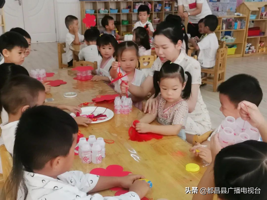 中秋节花灯汉服视频,中秋花灯制作活动