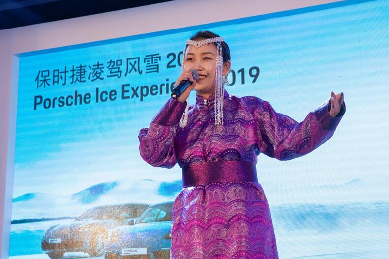 保时捷911turbos漂移,保时捷panamera雪地模式怎么开