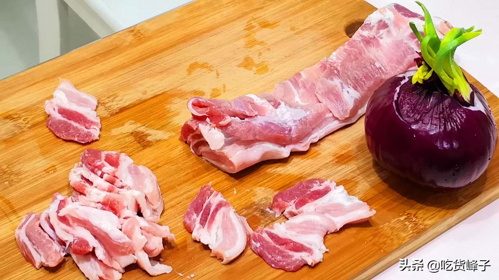 做五花肉是上五花好还是下五花好,上五花肉和下五花肉哪个好吃