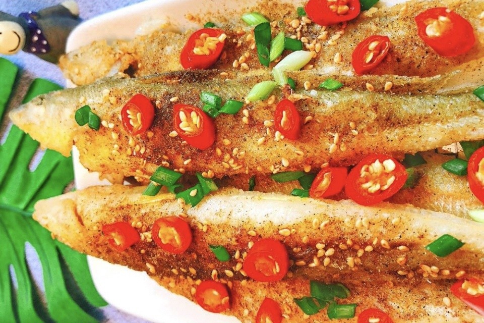 炸小鱼怎样才能炸得又酥又脆,晒干的小鱼怎么炸又酥又脆