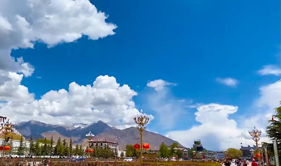 灯火辉煌的布达拉宫,洁白无瑕的布达拉宫