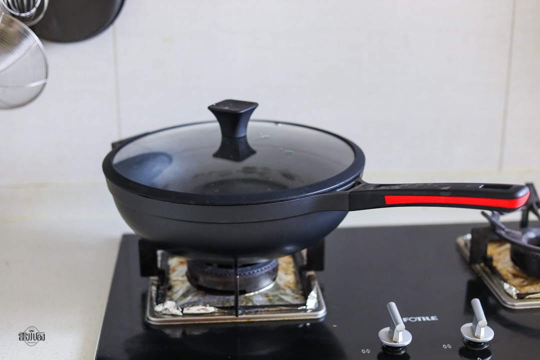 不粘锅正确使用方法,不粘锅第一次使用的正确方法