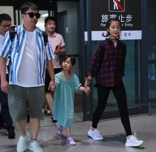 14岁的黄多多穿衣打扮,14岁黄多多